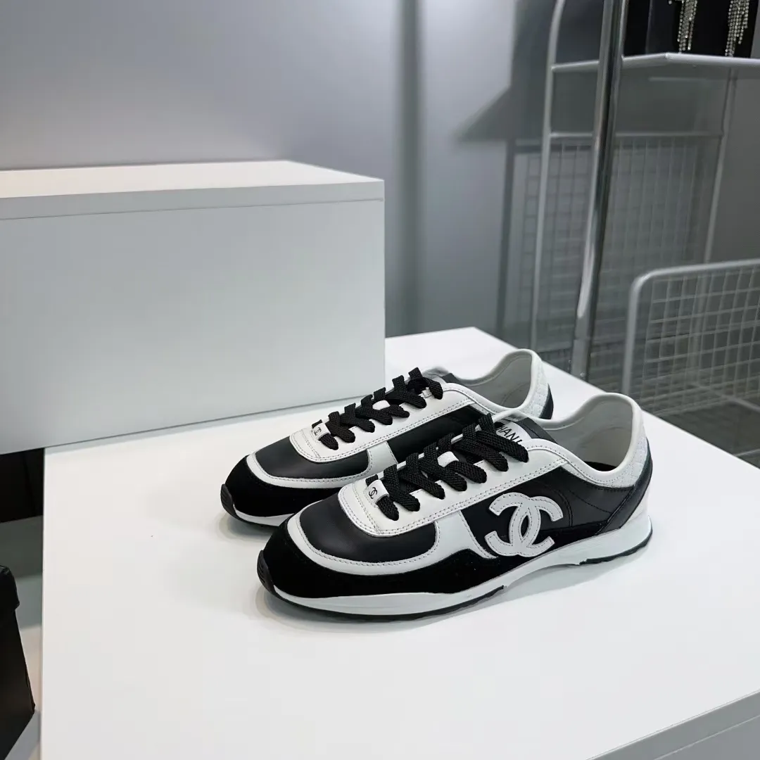 👟👟Ex-factory price 440👟👟 CHANEL Chanel 2025 new panda sneakers, color matching thick-soled casual sports shoes, upper: imported calfskin/imported suede, lining: imported sheepskin lining, outsole: TPU original outsole Size: #35-40 (40 customized, non-refundable)